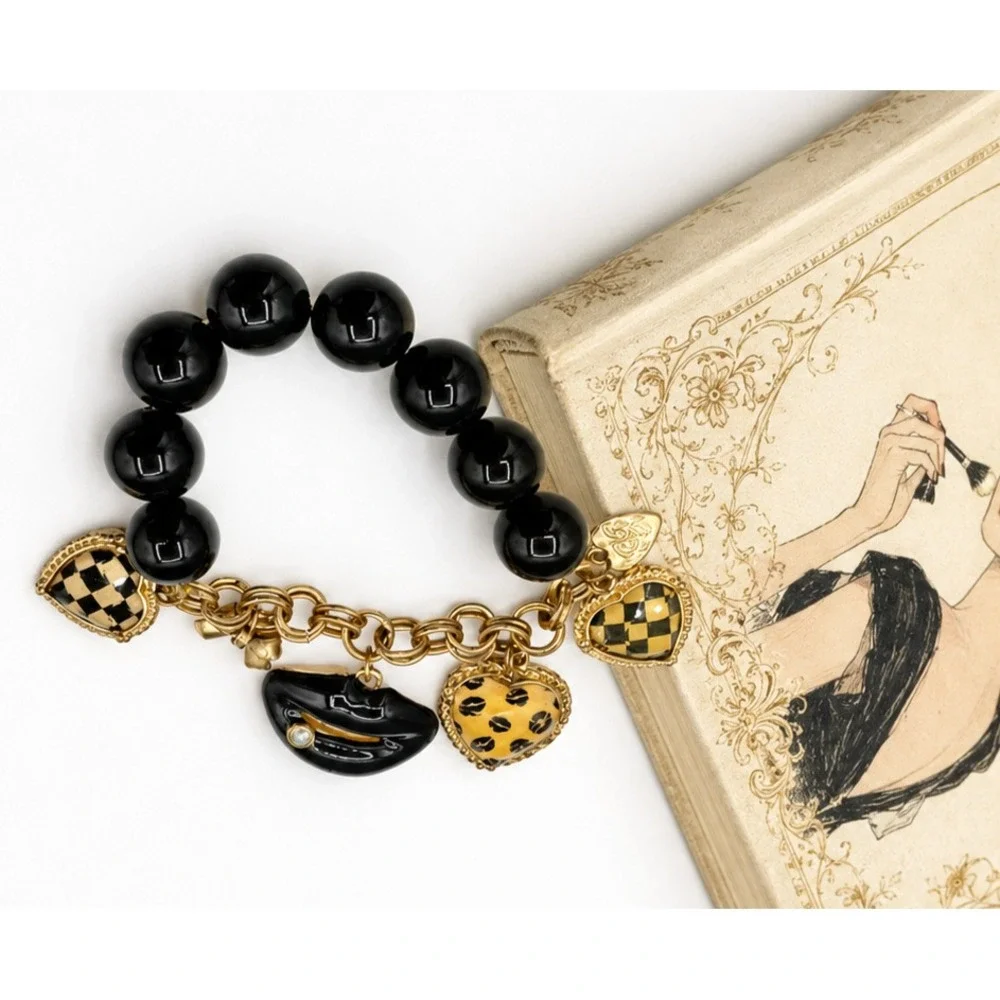 Rare Vintage Betsey Johnson Black Bead Leopard Heart Lip Charm Bracelet Y2K - Picture 4 of 6
